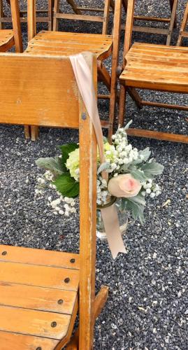 pew-wedding-flowers