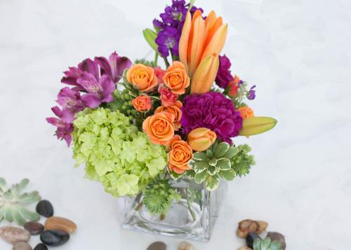 bright-reception-flowers-wedding