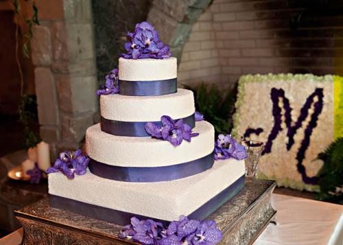 purple-cake-flowers-wedding